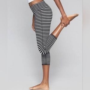 Athleta Chaturanga Capri Leggings